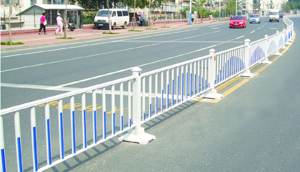 各種類(lèi)型道路鋅鋼護(hù)欄作用詳解（圖文）