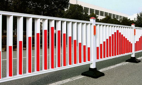 道路護(hù)欄的作用說明！