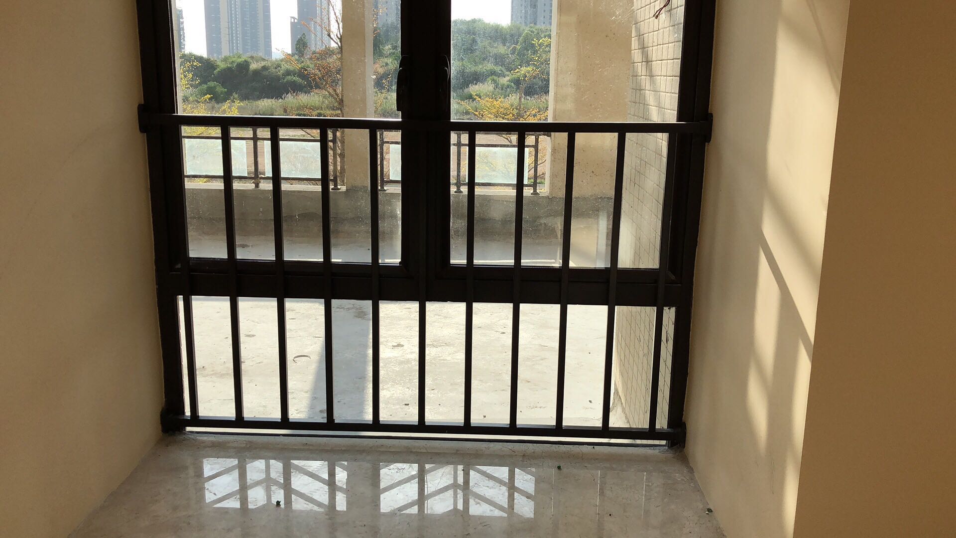 陽臺護(hù)窗工程案例